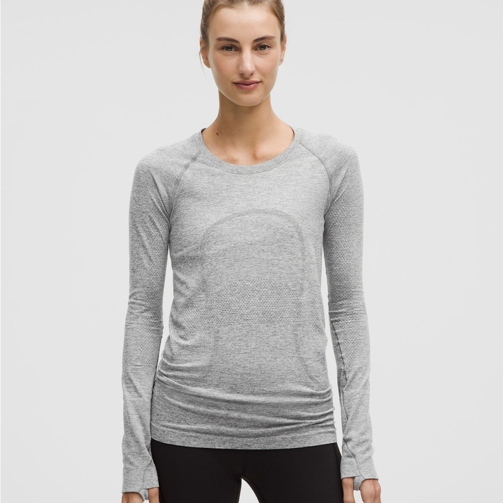 Lululemon Athletica Size 8 Light Gray Long Sleeve Top